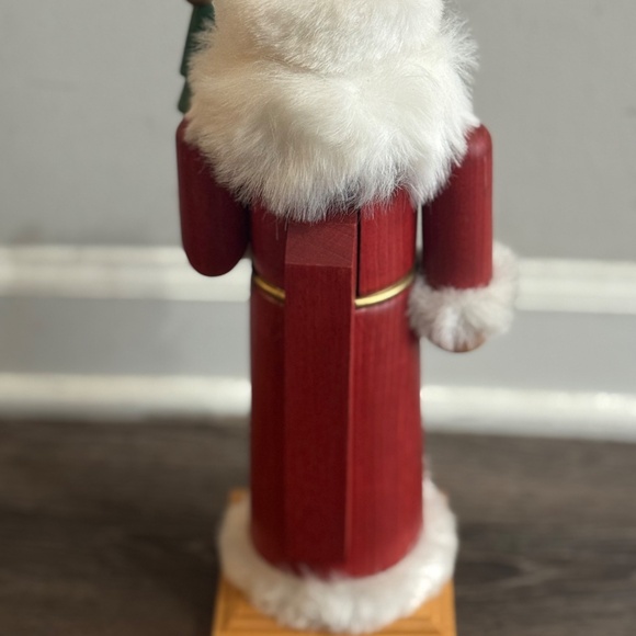 Santa Claus Nutcracker - Picture 3 of 7